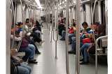 Por Día del Idioma, Metro de Medellín regala ocho mil libros a sus pasajeros