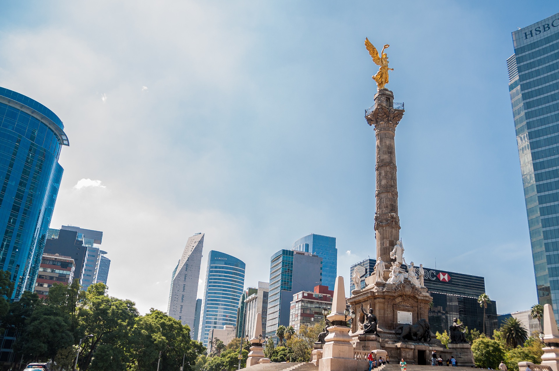 El Monumento a la Independencia, más conocido como el Ángel de la Independencia es el monumento más emblemático del país.