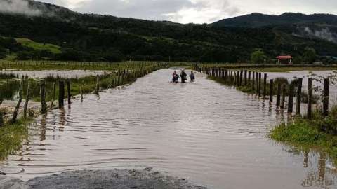 Joven murió arrastrado por creciente del río Carare; hubo inundaciones y cortes de luz