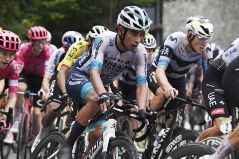 Santiago Buitrago abandona el Giro de Italia 2026 tras caída masiva en Bulgaria