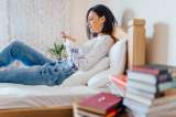 Tengo una relación a distancia y no confío en él. ¿Qué debo hacer?