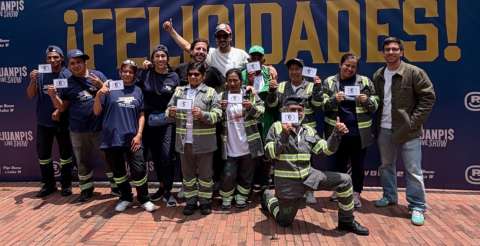De arrastrar una carreta a conducir una eléctrica: salto para nueve recicladores en Bogotá