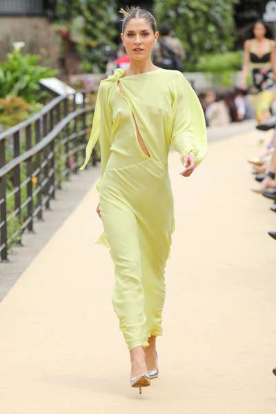 Desfile Faride Ramos en el Jardín Botánico
