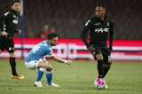 Camilo Zúñiga, titular con el Bolonia, que cayó goleado ante Nápoles