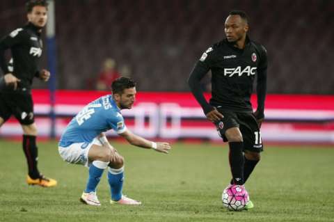 Camilo Zúñiga, titular con el Bolonia, que cayó goleado ante Nápoles