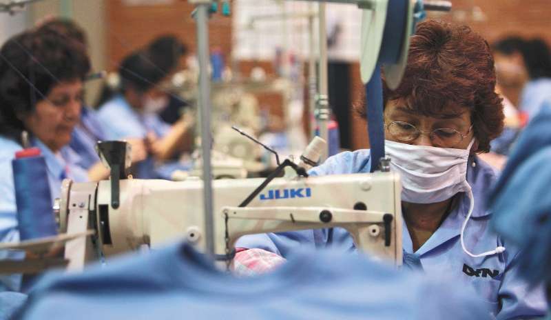 Según la Cepal, se perdieron 10 años de avance en igualdad de oportunidades y equidad salarial en América Latina por la pandemia. / AFP