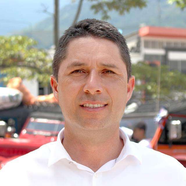 Alejandro Corrales, senador de la República.