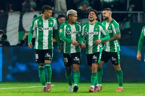 Juan Camilo Hernández y Nelson Deossa cerraron con boche de oro su 2025 con Betis