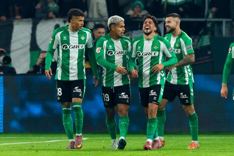 Juan Camilo Hernández y Nelson Deossa cerraron con boche de oro su 2025 con Betis