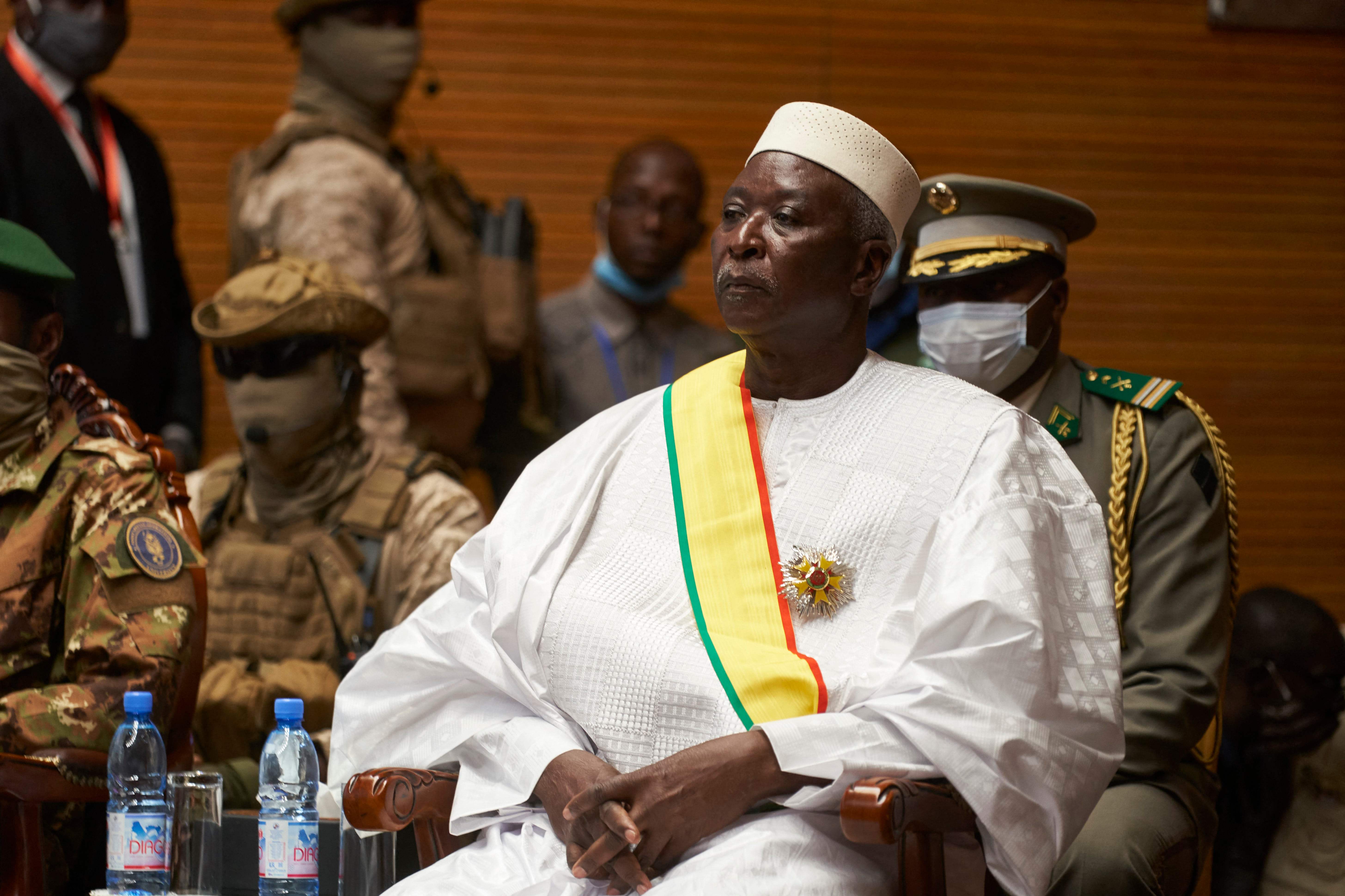 El presidente Bah Ndaw fue detenido hoy por parte de militares.