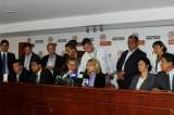 Frenan huelga de un sector de camioneros