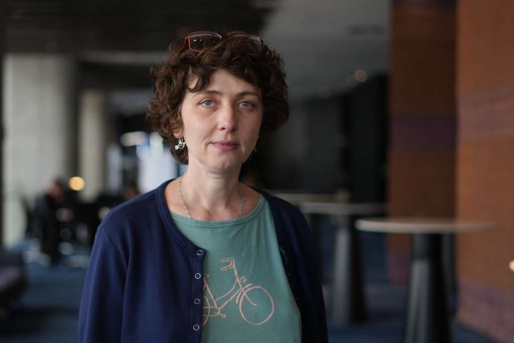 Anna Starobinets es periodista, guionista de cine y televisión y escritora de obras distópicas y metafísicas, así como de libros infantiles.