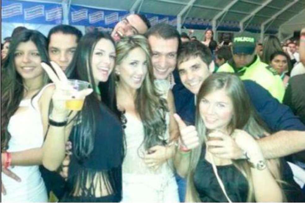 Mientras era el testigo estelar del caso Mintic, era común ver fotografías como esta de Emilio Tapia de fiesta los fines de semana.