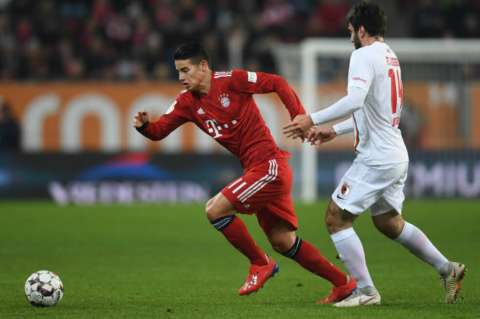 Con Queiroz observándolo, James fue protagonista en triunfo del Bayern