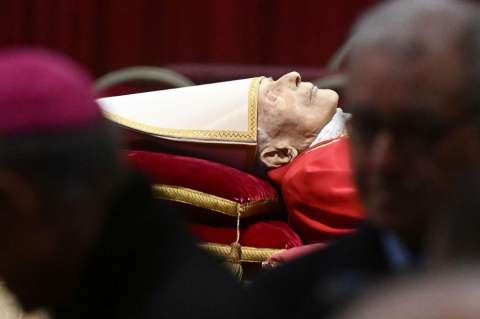 Benedicto XVI: el hombre que atajaba la ‘guerra civil’ en el Vaticano