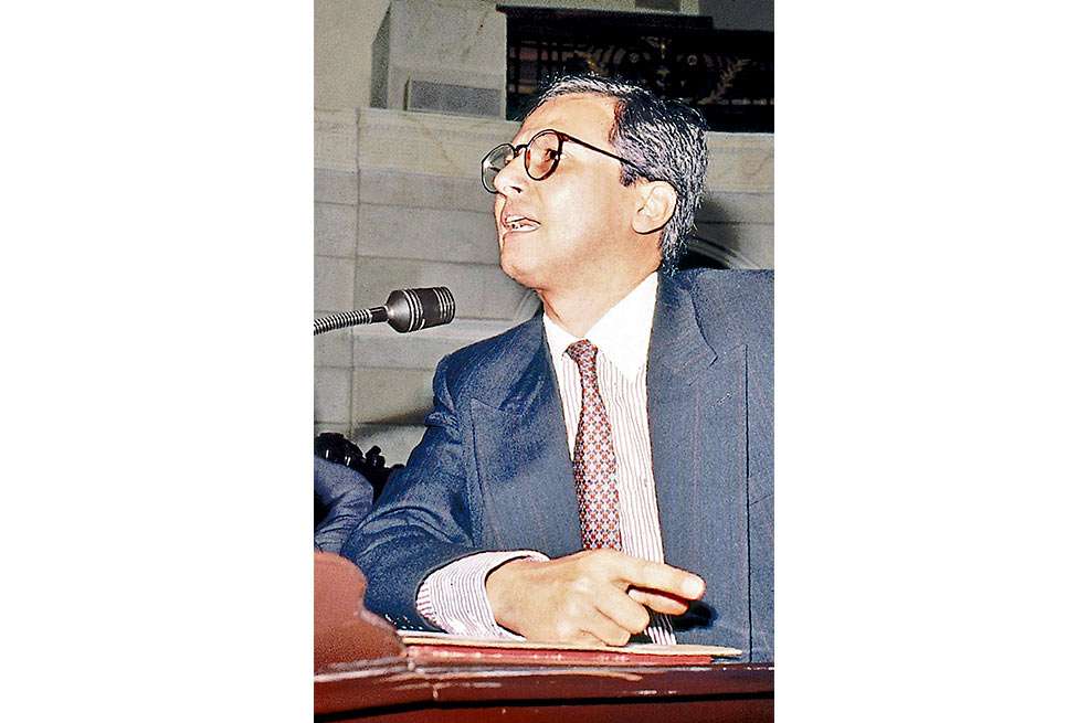 José Elías Guerra en sus épocas de agudos debates como congresista.  / Archivo