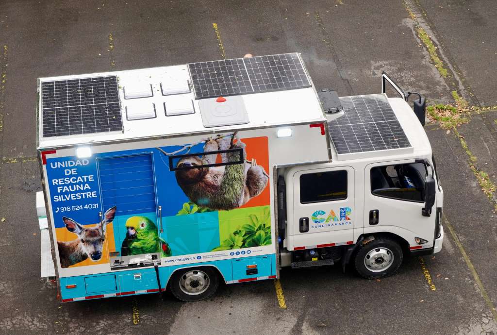 La unidad móvil de rescate Incluye un sistema autosostenible de paneles solares, que permite calefacción y aire acondicionado para el cuidado de las especies.