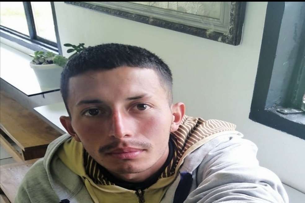 Su madre lo describe como un muchacho muy callado y un poco triste en los últimos meses, por estar sin trabajar.