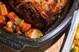Receta para preparar cabeza de chata asada con hierbas y mostaza