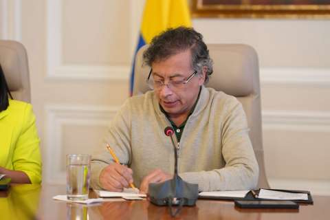 Si no hay reforma, el sistema de salud debe ser intervenido, dice el presidente Petro