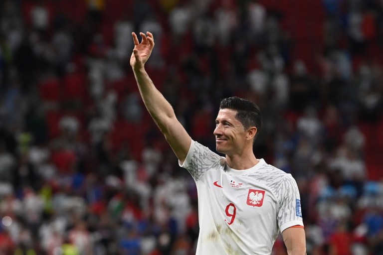 Doha (Qatar), 04/12/2022.- Robert Lewandowski of Poland greets spectators after the FIFA World Cup 2022 round of 16 soccer match between France and Poland at Al Thumama Stadium in Doha, Qatar, 04 December 2022. (Mundial de Fútbol, Francia, Polonia, Catar) EFE/EPA/Georgi Licovski