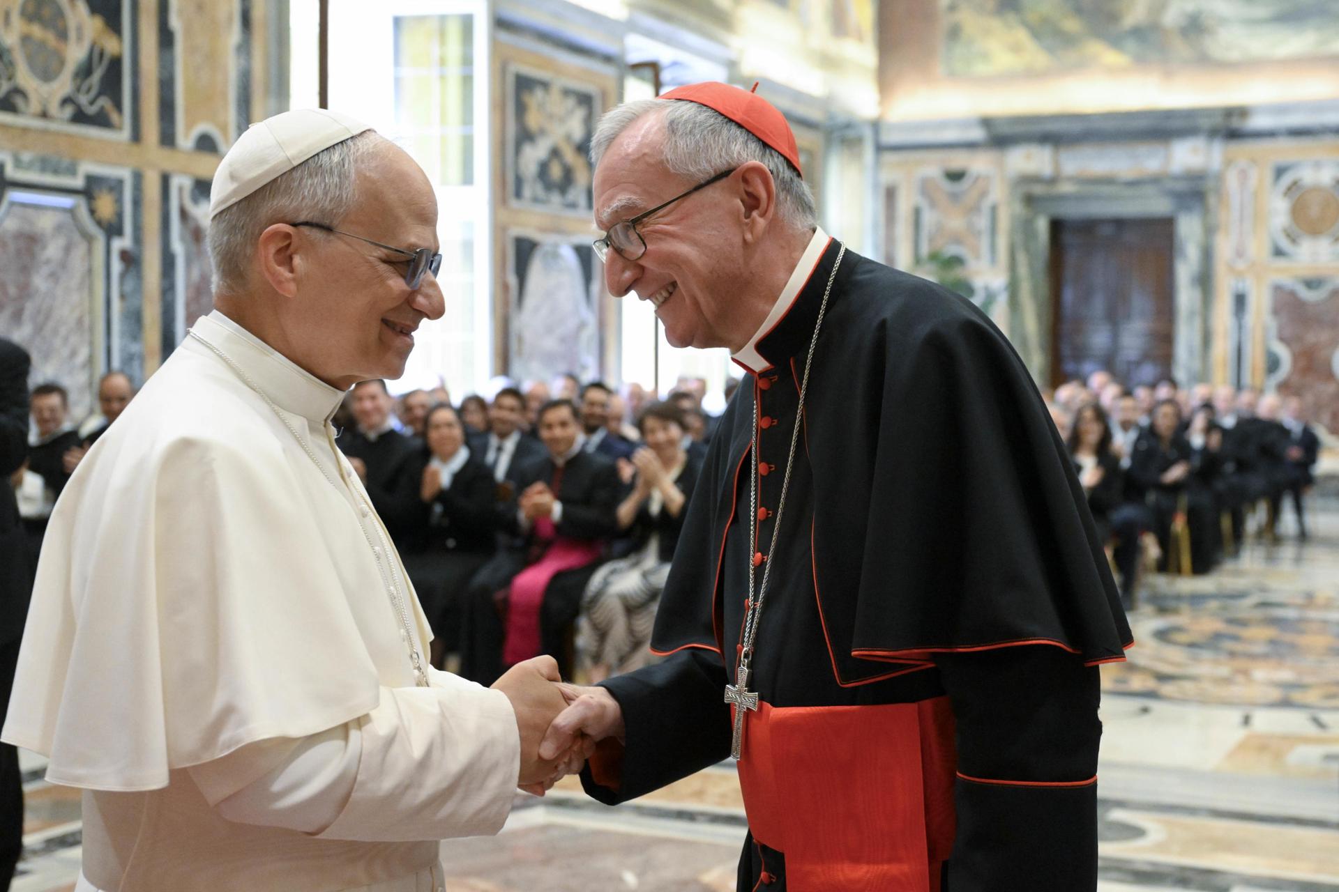 VATICAN CITY (Vatican City State (Holy See)), 05/06/2025.- A handout picture provided by the Vatican Media shows Pope Leo XIV and Italian Cardinal Pietro Parolin (R) during a private audience with Superiors and Officials of the Secretariat of State in Vatican City, 05 June 2025. (Papa, Cardenal) EFE/EPA/VATICAN MEDIA HANDOUT HANDOUT EDITORIAL USE ONLY/NO SALES