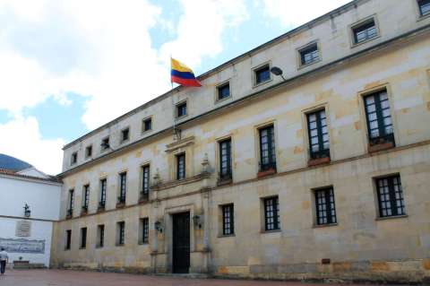 Admiten demanda contra nombramiento en EE. UU. de exasesora de Alfredo Ramos