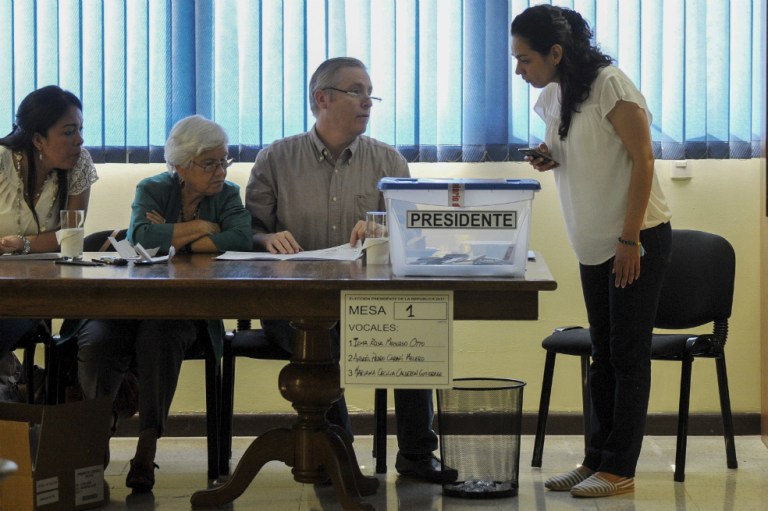 Comienza conteo de votos para elegir sucesor de Bachelet