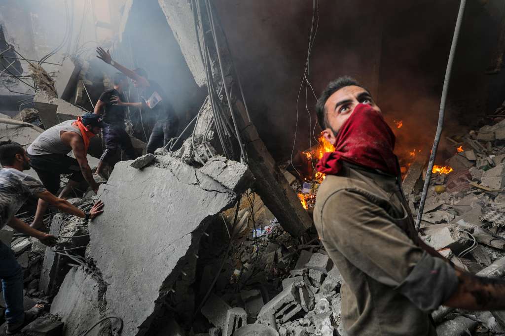 Gaza (---), 14/10/2023.- (FILE) - People react at the site of an Israeli rocket attack in Al- Shati refugee camp in the west of Gaza City on, 14 October 2023.(Issued 12 January 2024). Upcoming 14 January 2024 will mark the one-hundredth day since Hamas' attack on Israel. More than 23,600 Palestinians and at least 1,300 Israelis have been killed, according to the Palestinian Health Ministry and the Israel Defense Forces (IDF), since Hamas militants launched an attack against Israel from the Gaza Strip on 07 October, and the Israeli operations in Gaza and the West Bank which followed it. EFE/EPA/MOHAMMED SABER