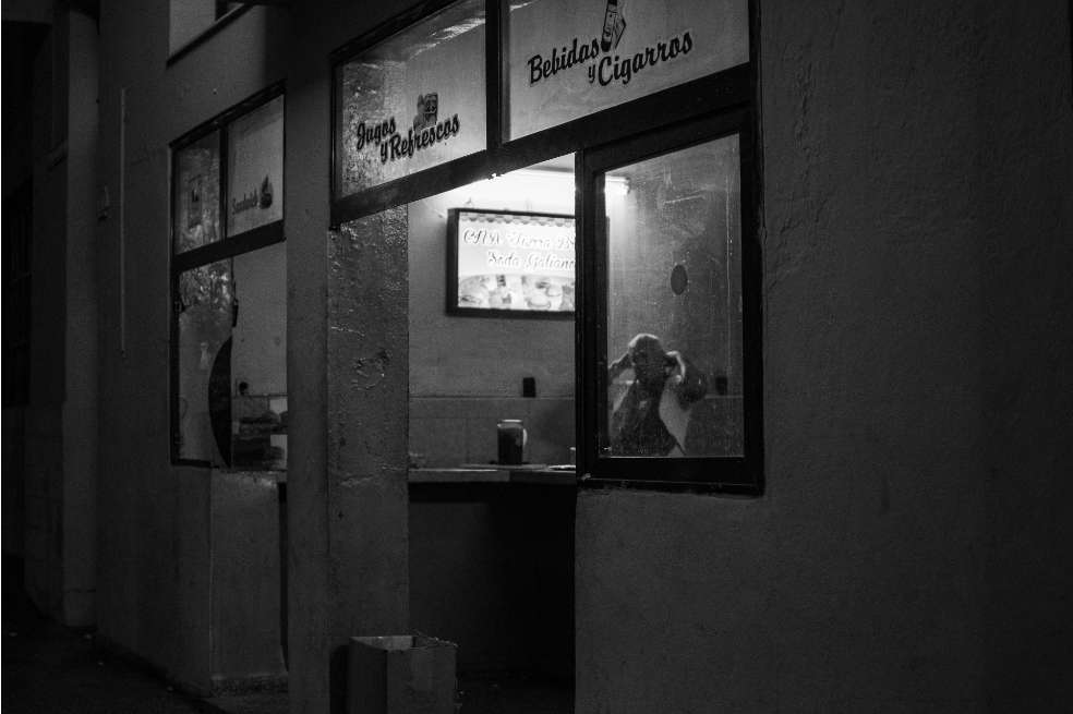 "Puertas y ventanas".