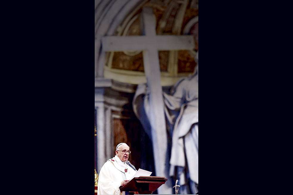 El papa Francisco llega mañana a Ecuador y va luego a Bolivia y Paraguay. / EFE