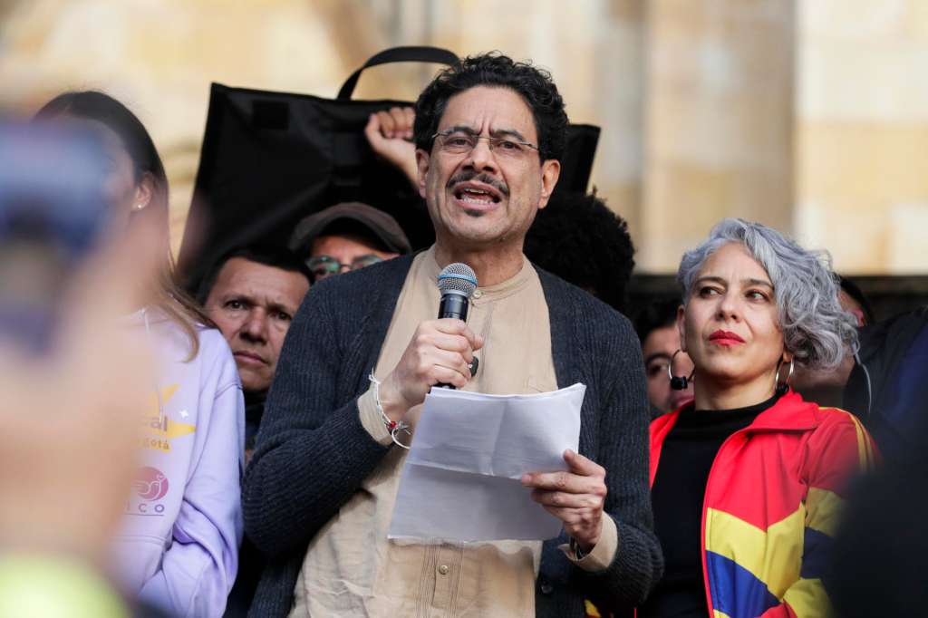 AME1669. BOGOTÁ (COLOMBIA), 03/02/2026.- El senador colombiano de izquierdas y candidato a la Presidencia de Colombia Iván Cepeda habla durante un acto de campaña este martes, en el Parque Lourdes, en Bogotá (Colombia). EFE/ Carlos Ortega