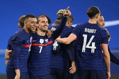 Francia goleó en regreso de Benzema a la selección
