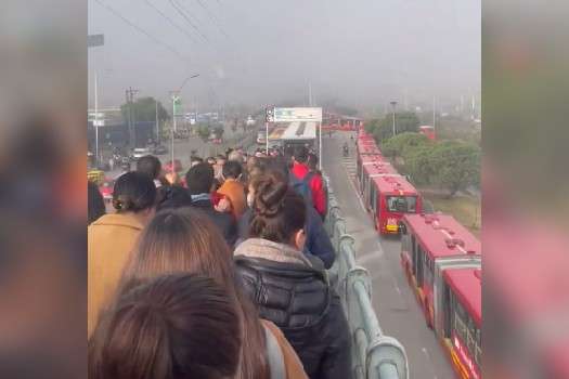 Más de 15.000 personas han resultado afectadas ante la imposibilidad de transportarse por los bloqueos que persisten en la Autipista Sur. Tres estaciones de Transmilenio permanecen cerradas