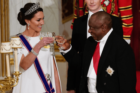 Kate Middleton usa vestido de 5 mil euros en su estreno como princesa de Gales