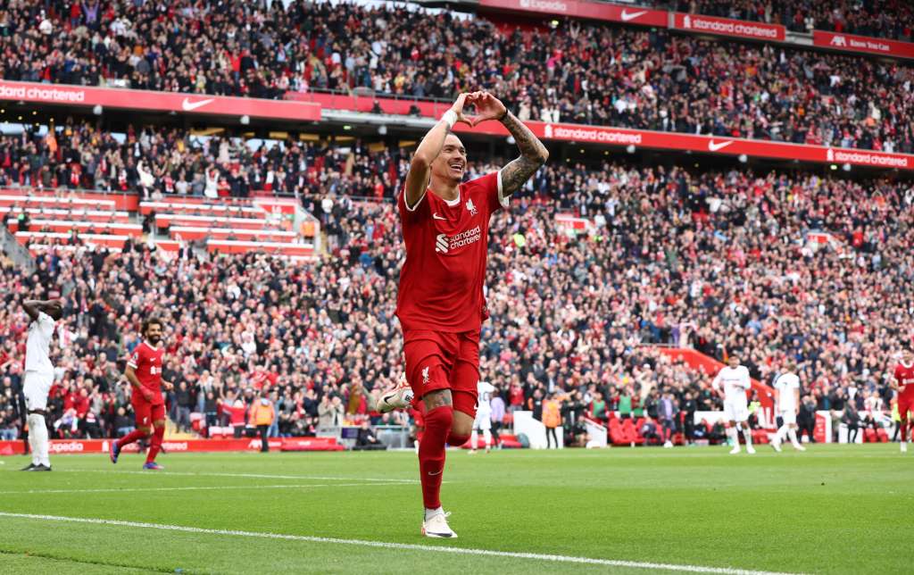 Liverpool (United Kingdom), 24/09/2023.- Darwin Nunez of Liverpool celebrates scoring the 2-1 goal during the English Premier League soccer match between Liverpool FC and West Ham United in Liverpool, Britain, 24 September 2023. (Reino Unido) EFE/EPA/ADAM VAUGHAN EDITORIAL USE ONLY. No use with unauthorized audio, video, data, fixture lists, club/league logos or 'live' services. Online in-match use limited to 120 images, no video emulation. No use in betting, games or single club/league/player publications.