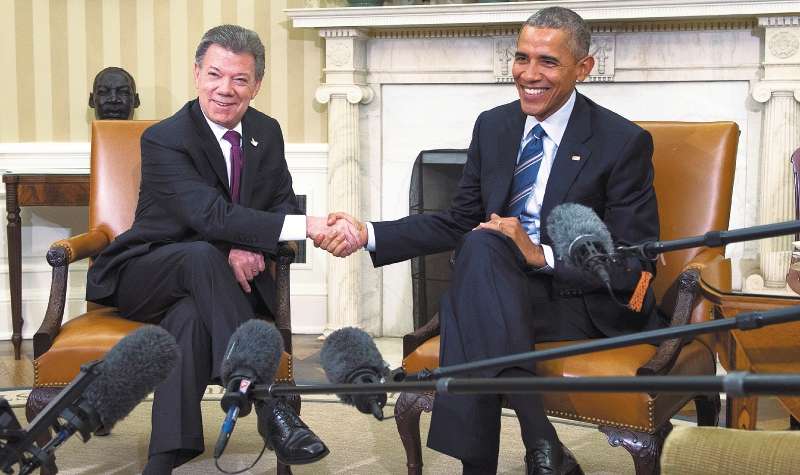 En 2015 Obama nombró a Bernie Aronson delegado para hacer seguimiento a los diálogos de La Habana (Cuba) impulsados por Juan Manuel Santos.