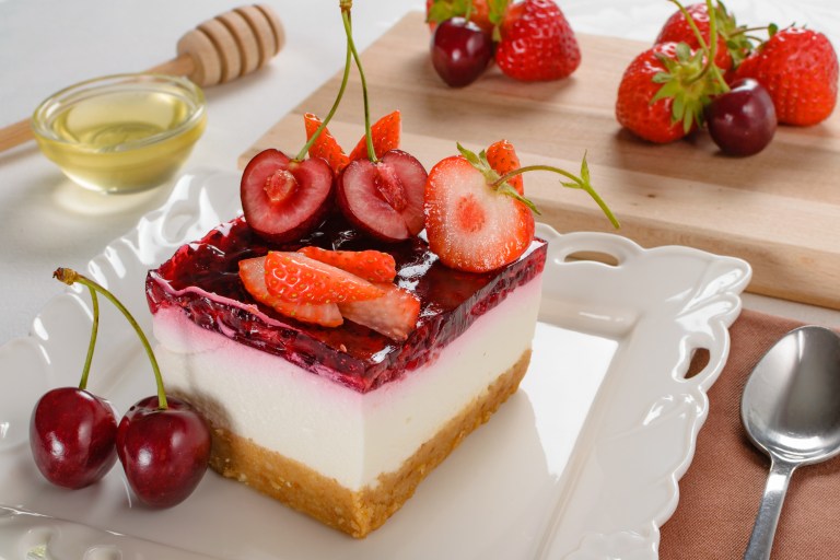¿Con ganas de un postre de frutos rojos? Aquí tenemos una receta deliciosa para ti