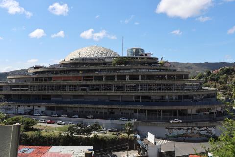 Así es el Helicoide, la temida cárcel venezolana que pretende cerrar Delcy Rodríguez