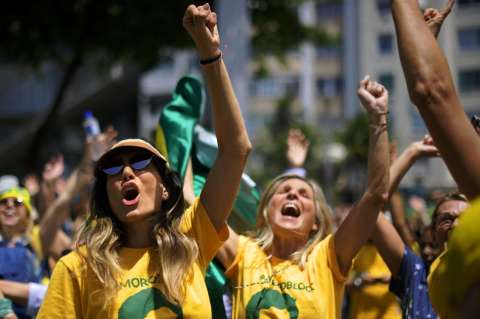 Políticos, camioneros y periodistas también podrán portar armas en Brasil