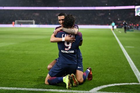 Cavani asume el liderazgo y guía al PSG ante el Niza