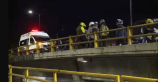 Motociclista en estado crítico tras caer de puente vehicular sobre la carrera 30