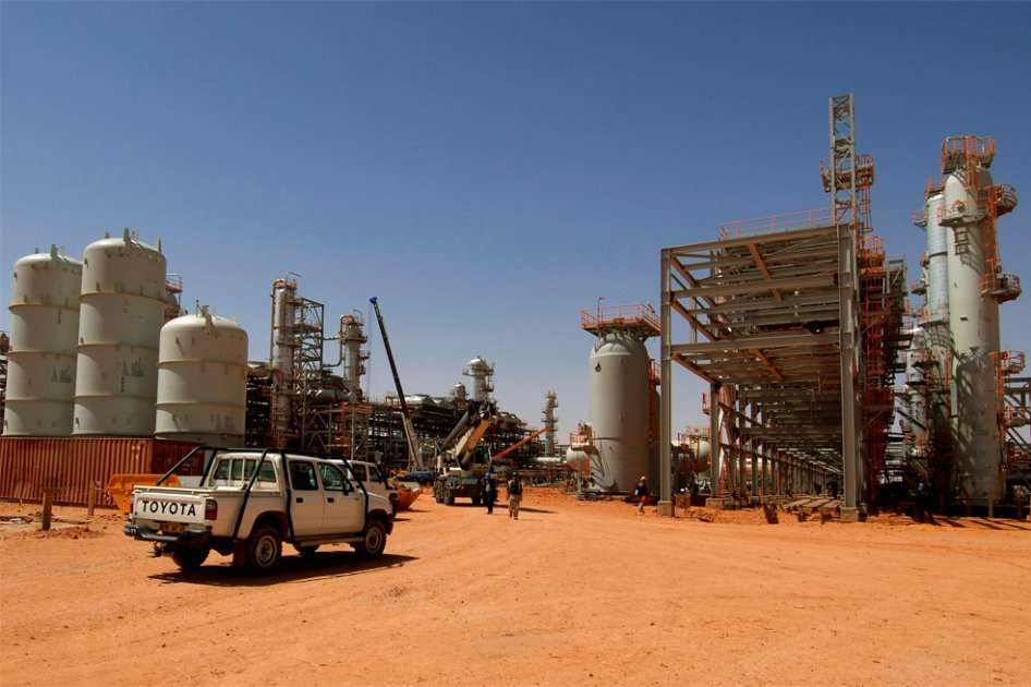 Imagen de archivo que muestra una planta de gas en In Amenas, Argel, donde se encuentra un grupo de empleados secuestrados / EFE