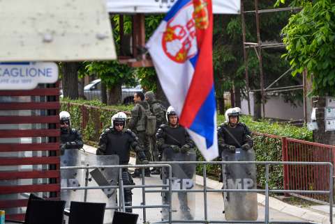 La OTAN refuerza su presencia en Kosovo tras fuertes protestas de serbios