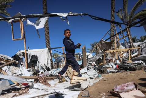Pese a la tregua, Israel ataca Gaza y mata a 17 personas, incluyendo niños