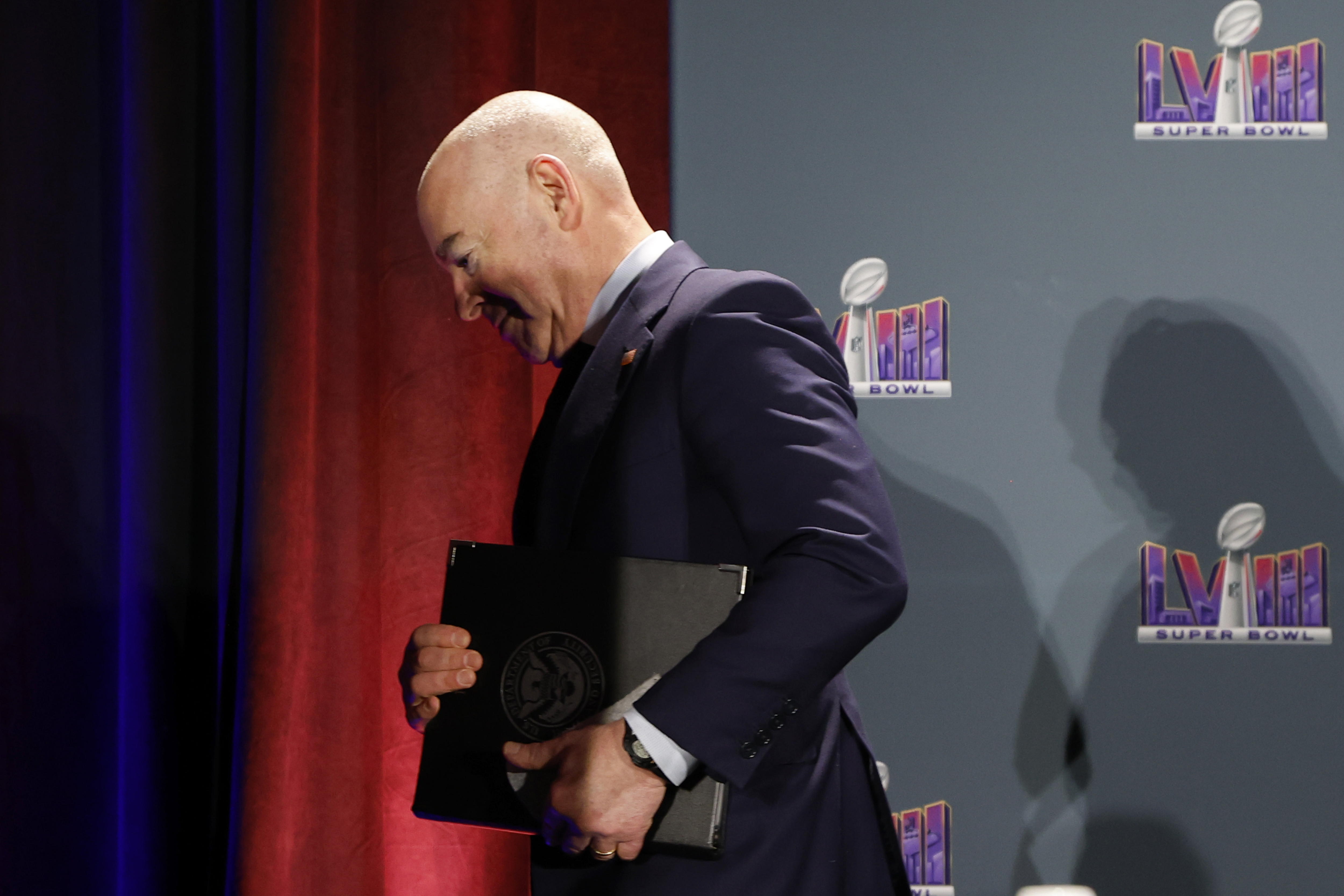 Las Vegas (United States), 07/02/2024.- US Secretary of Homeland Security Alejandro Mayorkas leaves the stage after the Super Bowl Public Safety press conference at the Super Bowl media center in Las Vegas, Nevada, USA, 07 February 2024. The AFC champion Kansas City Chiefs face the NFC champion San Francisco 49ers in Super Bowl LVIII in Las Vegas, Nevada, on 11 February 2024. EFE/EPA/JOHN G. MABANGLO