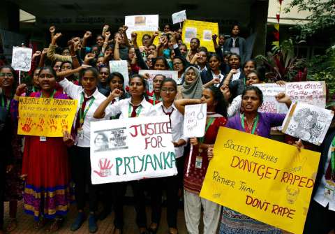 Policía mata a los 4 acusados de la violación de la veterinaria que estremeció a la India