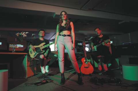 Nía Sierra, un ritmo que no se detiene