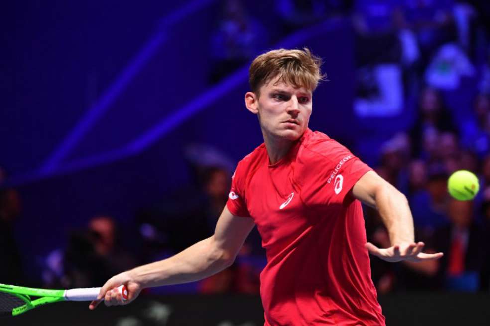 El belga David Goffin responde una pelota en el partido de este domingo contra el francés Jo-Wilfried Tsonga. / AFP