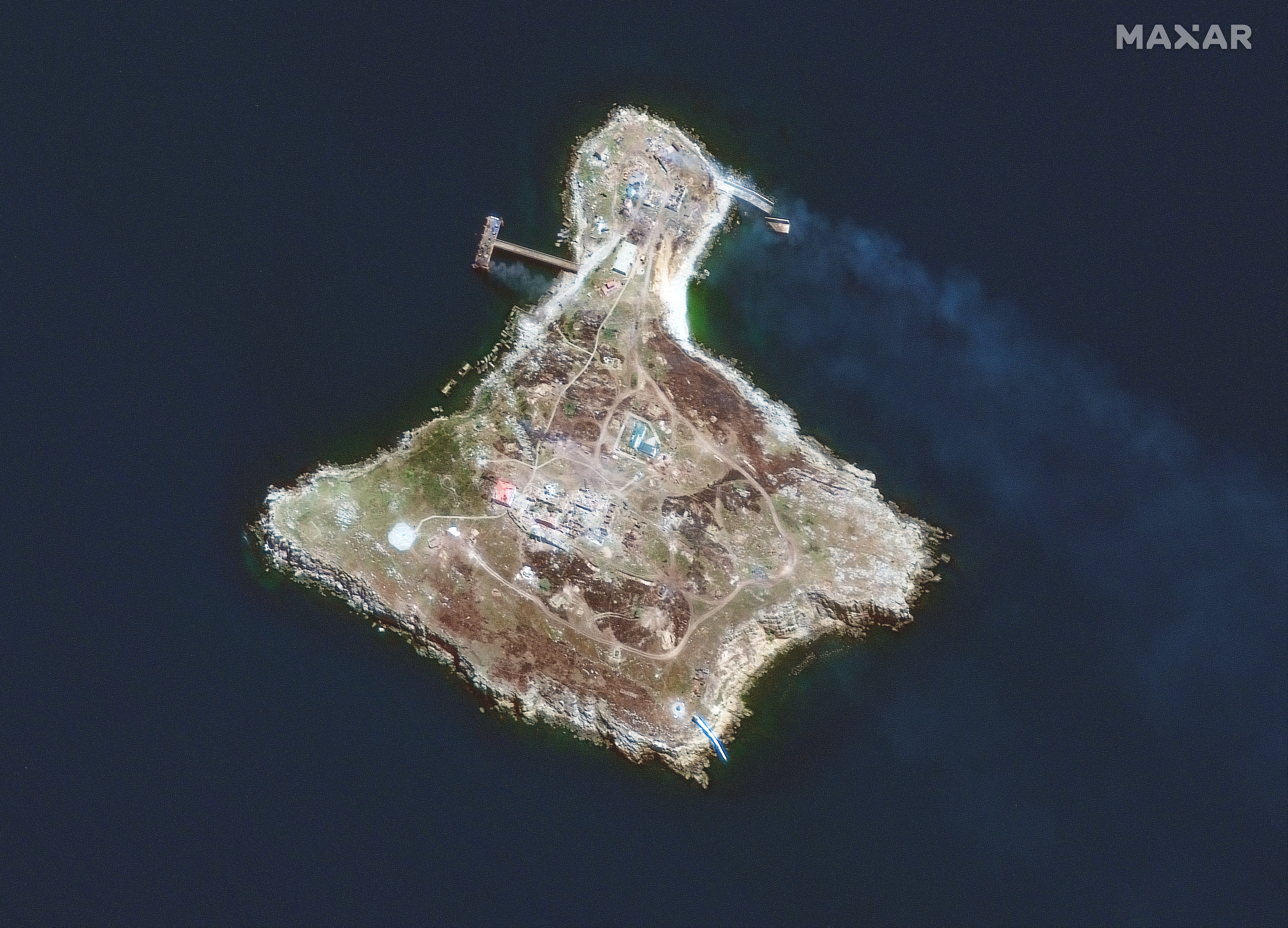 Snake Island (Ukraine), 30/06/2022.- A handout satellite image made available by Maxar Technologies shows smoke can be seen from burning vehicles/structures at several locations across the northern section of Snake Island, Zmiinyi Island, or Snake Island, in the Black Sea, 30 June 2022. Russian forces withdrew from the Black Sea outpost Snake Island, the Russian Defence Ministry said in a statement on 30 June 2022. On 24 February 2022 Russian troops entered the Ukrainian territory in what the Russian president declared a 'Special Military Operation', starting an armed conflict that has provoked destruction and a humanitarian crisis. (Rusia, Ucrania) EFE/EPA/MAXAR TECHNOLOGIES HANDOUT -- MANDATORY CREDIT: SATELLITE IMAGE 2022 MAXAR TECHNOLOGIES -- THE WATERMARK MAY NOT BE REMOVED/CROPPED -- HANDOUT EDITORIAL USE ONLY/NO SALES